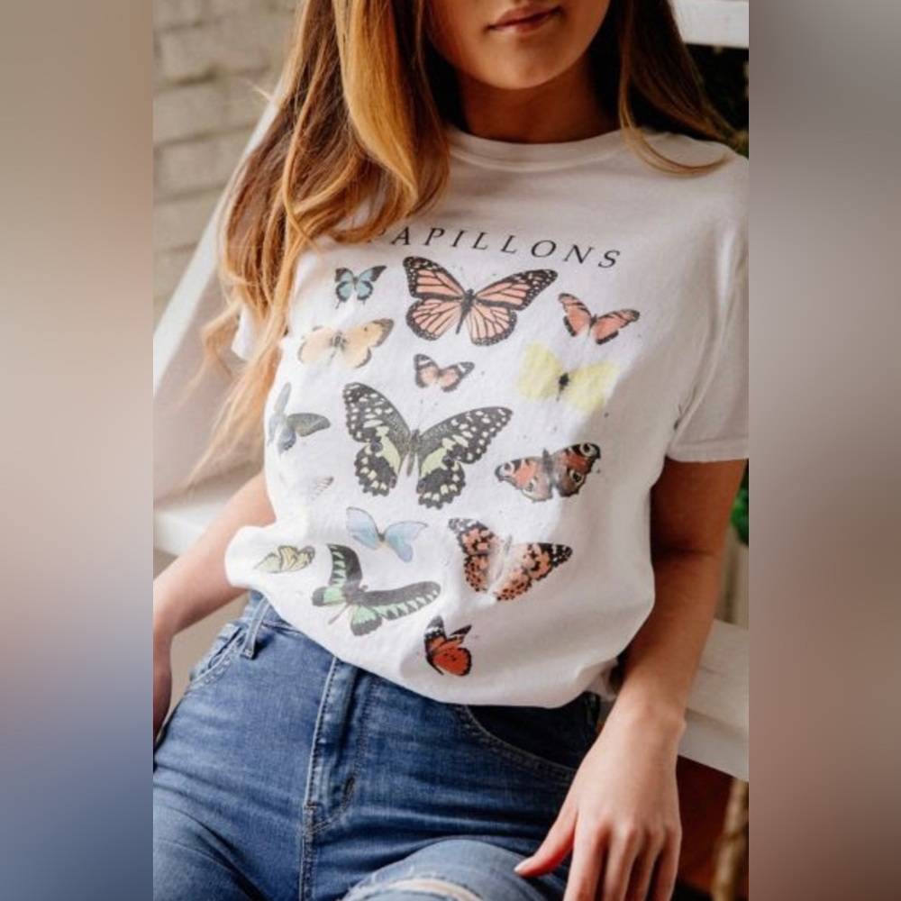 Butterfly Crew Neck Tee (Sm) - Urban Outfitters